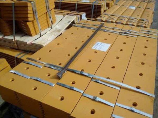 Đúc Lưỡi Lam Gầu Theo Yêu Cầu