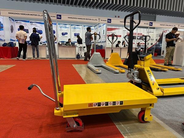 XE NÂNG BÀN STAXX 500KG