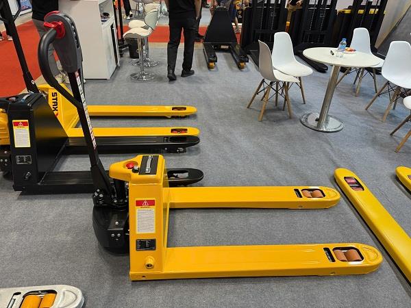 XE NÂNG TAY ĐIỆN 2 TẤN - GIÁ TỐT